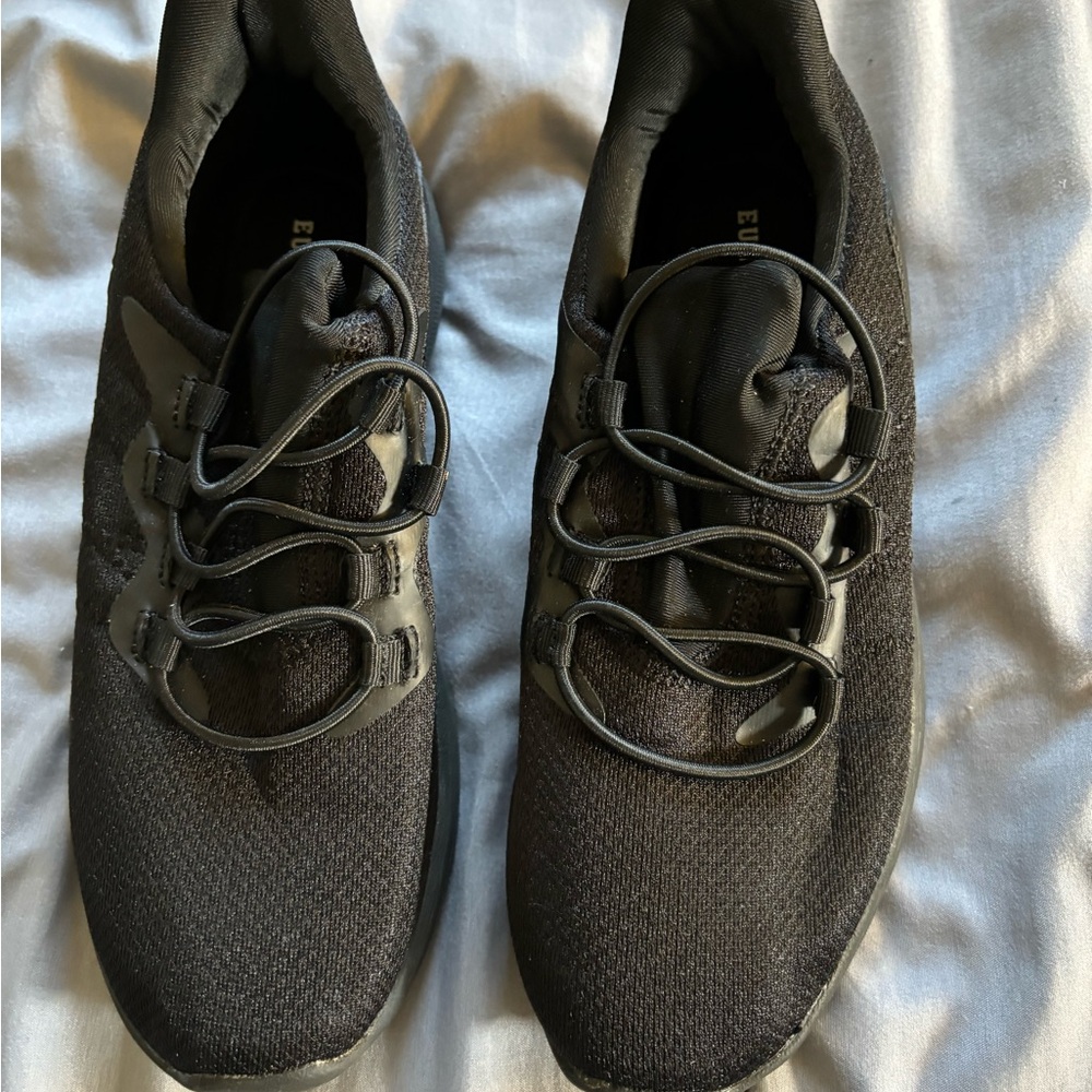 Black Athletic Shoes with Sleek Design and Breathable Upper